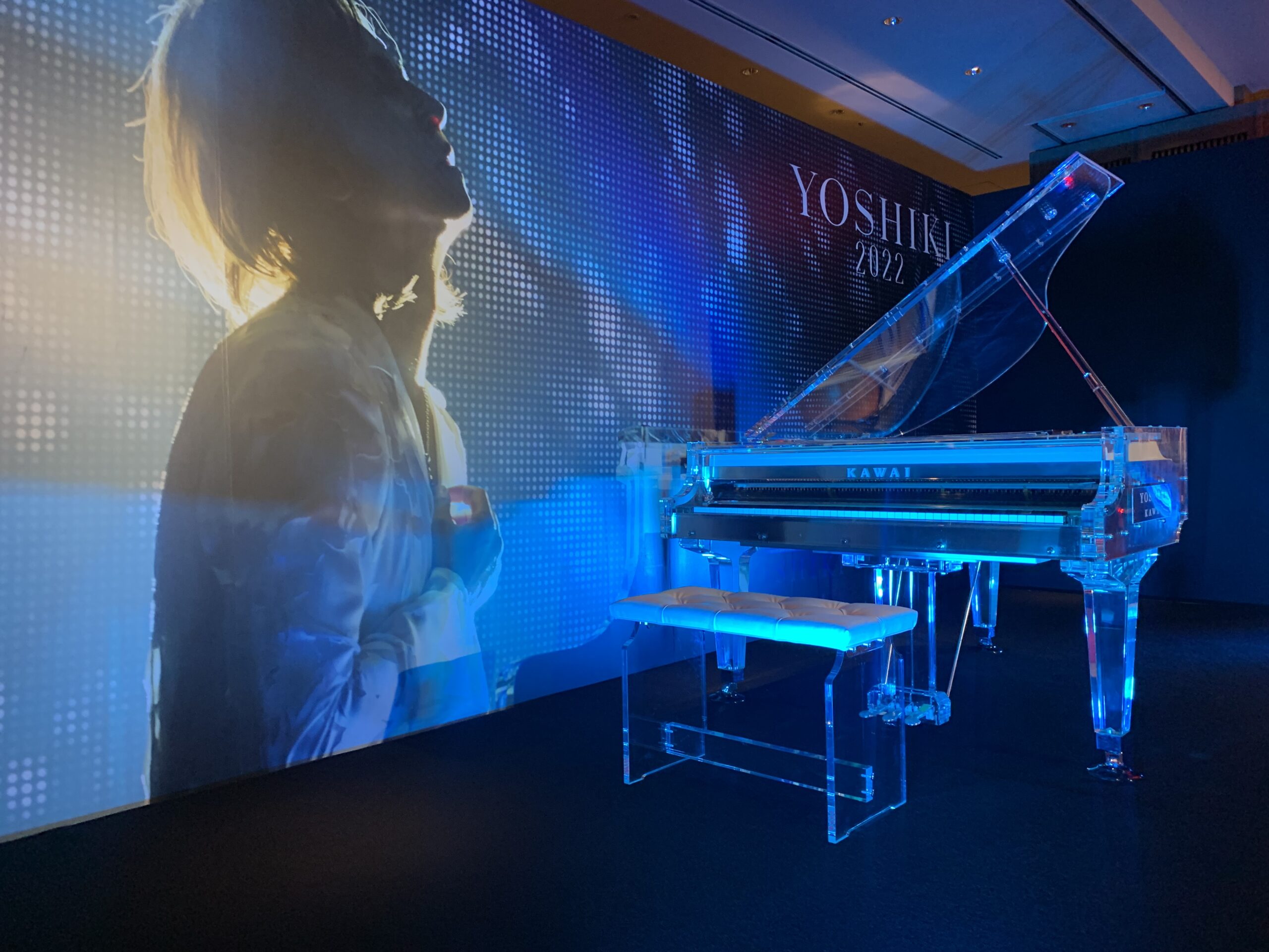 YOSHIKIディナーショーピアノ展示